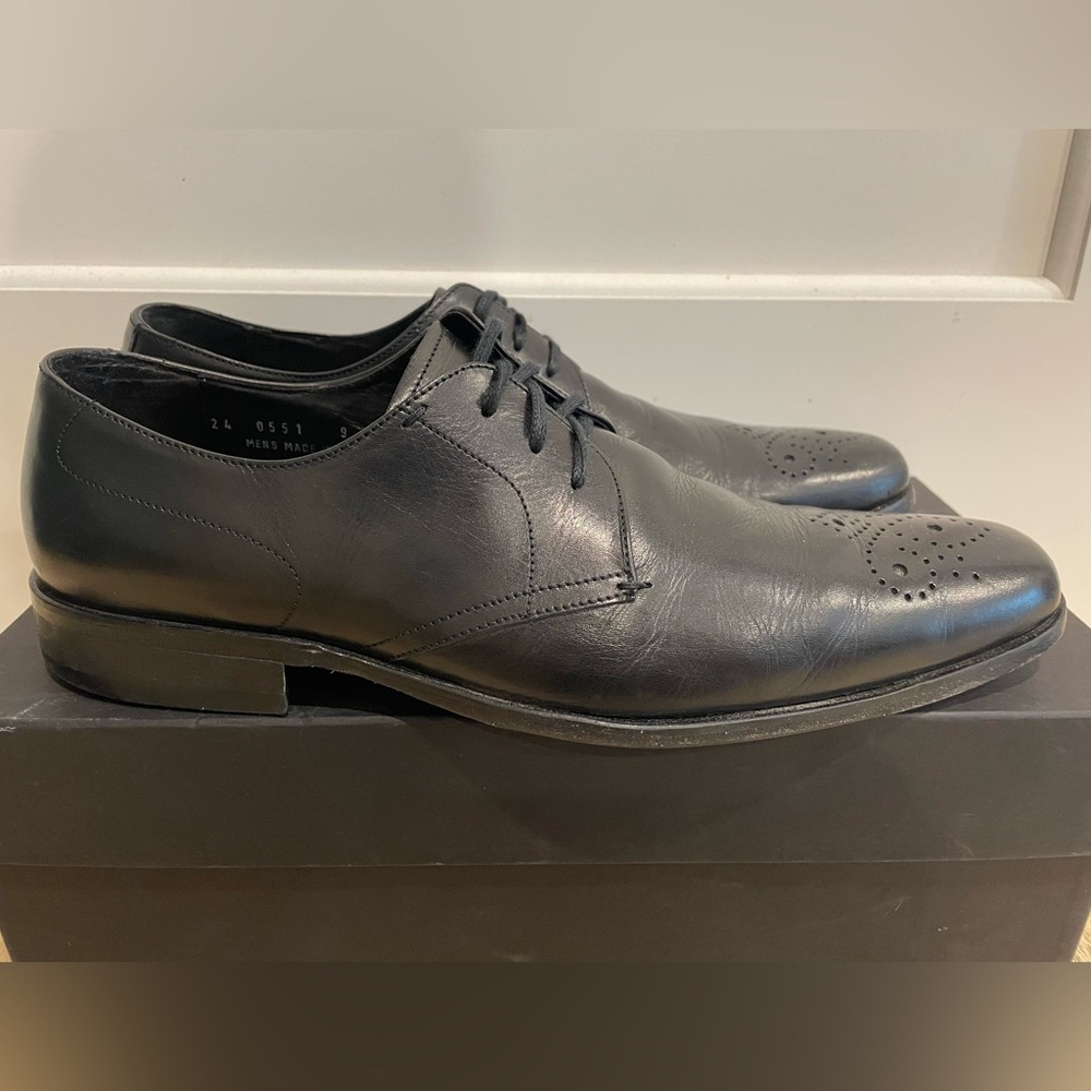 Men’s Johnston & Murphy Daxton Plain Oxford style shoe. Size 9, black.
